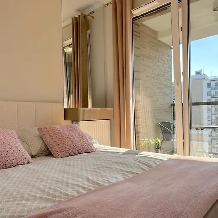 Laura With Sauna & Gym, 5 Min To Baltic Sea & Polsat Arena Apartment