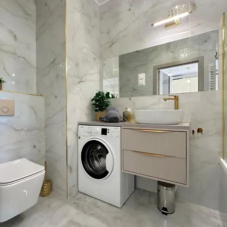 Laura With Sauna & Gym, 5 Min To Baltic Sea & Polsat Arena Apartment