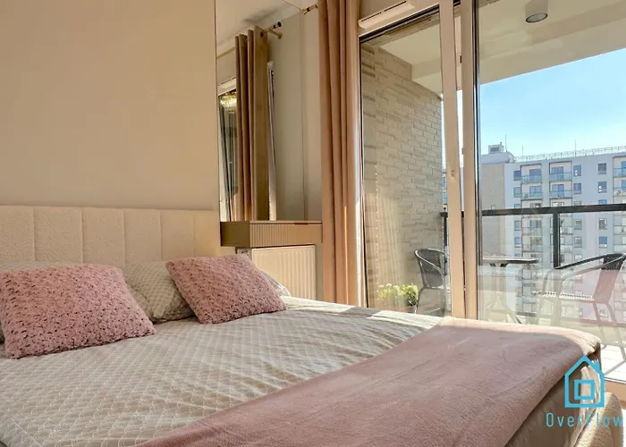 Laura With Sauna & Gym, 5 Min To Baltic Sea & Polsat Arena アパート