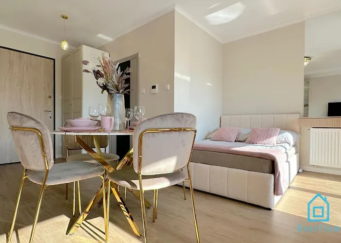 Laura With Sauna & Gym, 5 Min To Baltic Sea & Polsat Arena アパート *