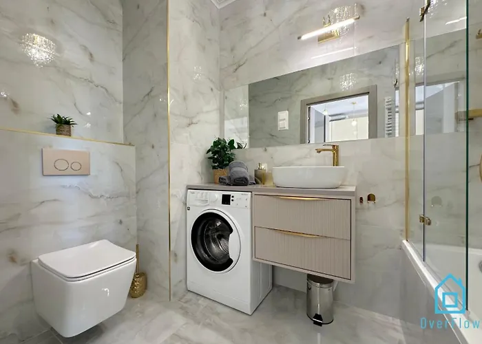 Laura With Sauna & Gym, 5 Min To Baltic Sea & Polsat Arena アパート