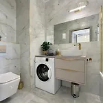 Laura With Sauna & Gym, 5 Min To Baltic Sea & Polsat Arena Appartement